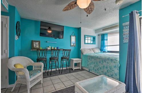 Giường trong phòng chung tại Oceanfront Myrtle Beach Resort efficiency