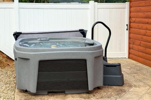 a jacuzziificialificialificialificialificialificialificialificialificialificialificial at 15 Mi to Pigeon River Rafting Newly Built Cabin! in Newport