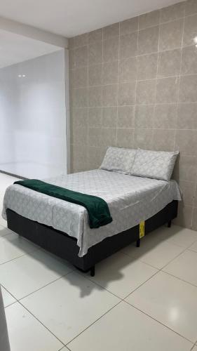 a bedroom with a bed in a room at Casa 650m da Orla da Atalaia in Aracaju