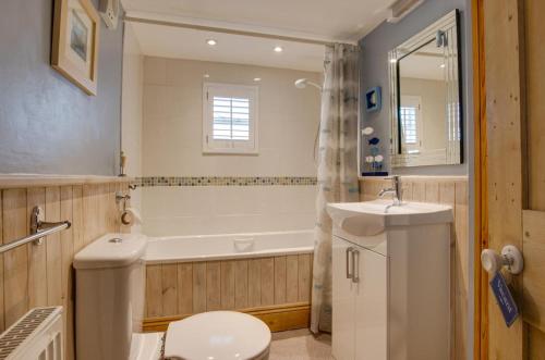 Koupelna v ubytování Church Cottage