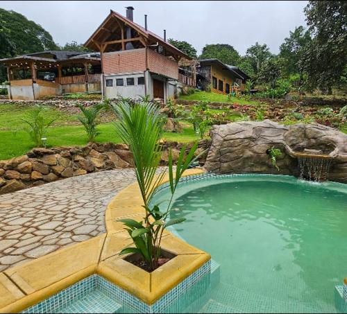 Hồ bơi trong/gần Mansion en Granja Orgánica Piscina Climatizada