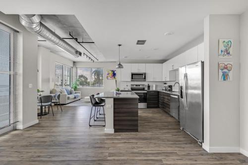 an open kitchen and living room in a apartment at Tropicana Stadium 2 Bed In DWTWN With Free Parking in St. Petersburg