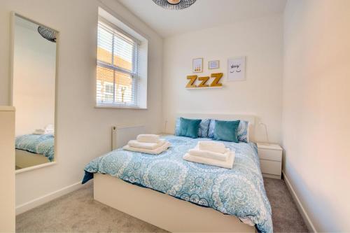 a bedroom with a bed with towels on it at 2 Warwick House in Cromer