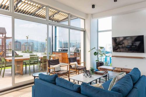 Χώρος καθιστικού στο Narama 2 - Apartamento grande y familiar cerca del aeropuerto - Zona 13 de la Ciudad de Guatemala