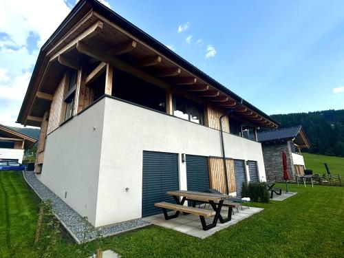 a building with a picnic table in front of it at Grebenzen Lodge 1028 in Sankt Lambrecht