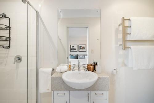 O baie la Helena House - A Spacious Urban Retreat