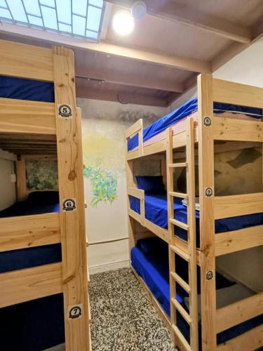 Μία ή περισσότερες κουκέτες σε δωμάτιο στο Lima Hostel