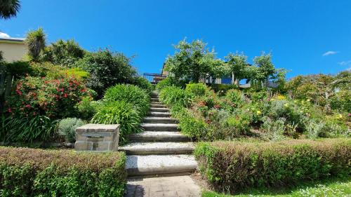 a set of stone stairs in a garden at Rooms in a house at the iris sphere 楚云居 in Christchurch