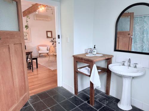 Ένα μπάνιο στο Harveys Beach House Close To South Beach