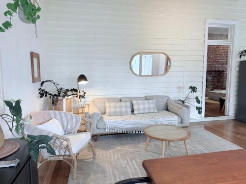 Χώρος καθιστικού στο Harveys Beach House Close To South Beach
