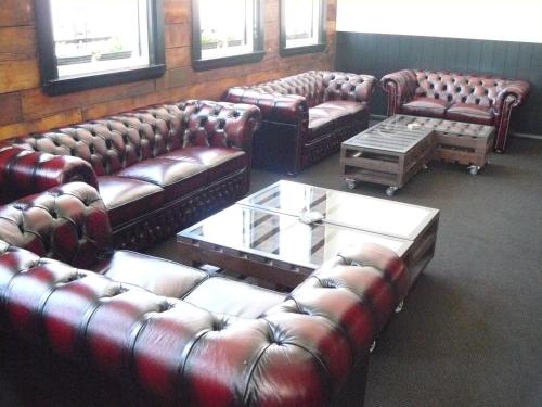 a waiting room with leather couches and a coffee table at Waterfront motel in Blenheim