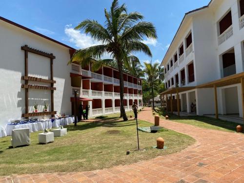 a palm tree in front of a building at Apartamento en Puerto Plata Marien Residences in Puerto Plata