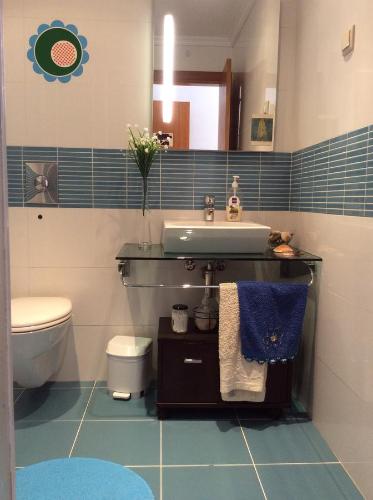 a bathroom with a sink and a toilet at Patacão&Violeta in Faro