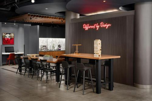 a dining room with a table and chairs at Aloft Miami Dadeland in Kendall