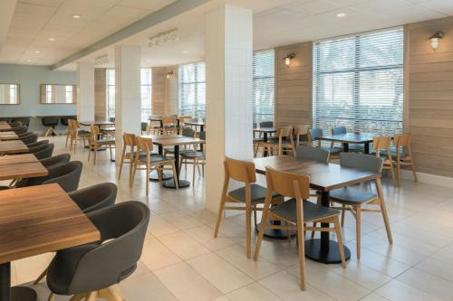 Εστιατόριο ή άλλο μέρος για φαγητό στο Four Points by Sheraton Punta Gorda Harborside