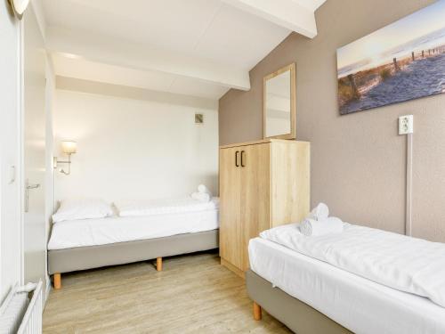 Katil atau katil-katil dalam bilik di Holiday Home by Grevelingenmeer with Sauna