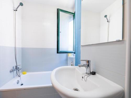 Bilik mandi di Apartment in Asturias near Playa de Torimbia