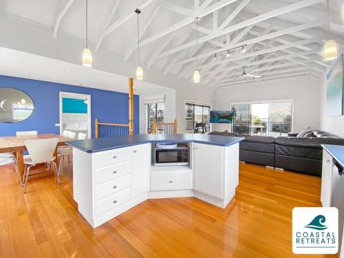 Una cocina o kitchenette en Walpole Escape - Linen included