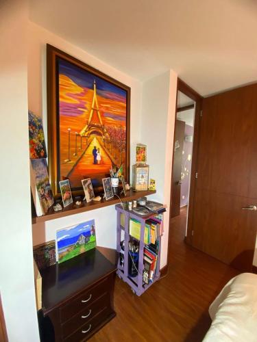 a room with a desk with a painting on the wall at Habitación confortable en Cajicá in Cajicá