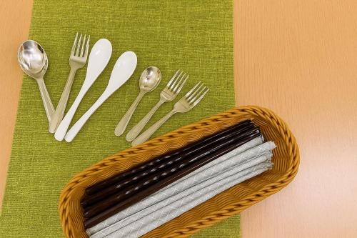 a wicker basket with forks and spoons on a table at 民泊悠 in Osaka