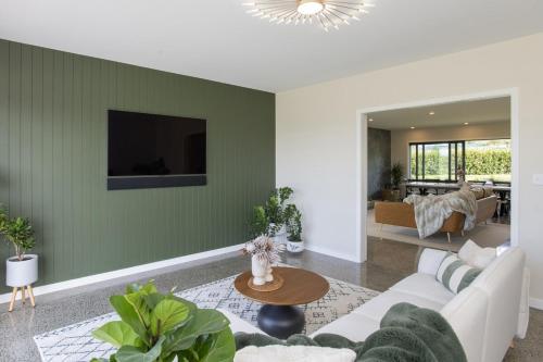 Μια τηλεόραση ή/και κέντρο ψυχαγωγίας στο Spacious 5 Bed Home 2 Mins to Beach