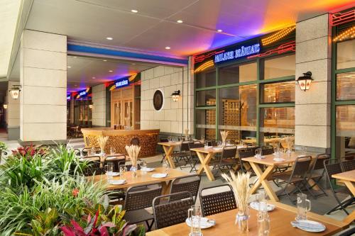 a restaurant with tables and chairs in front of a building at Kempinski Hotel Fuzhou in Fuzhou