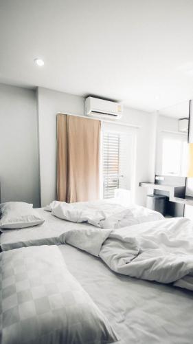 a large white bed in a room with a window at Maison de Cheer in Trang