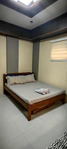 a bedroom with a bed in a room at E2Paz Staycation and Guesthouse in Bayombong
