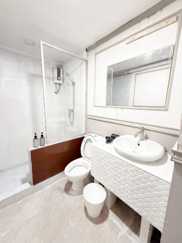 a bathroom with a toilet and a sink and a mirror at X Casa Sukhumvit 11 BTS Nana -คาซ่า สุขุมวิท 11 บีทีเอสนานา in Bangkok