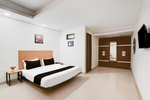 Телевизор и/или развлекательный центр в Super Townhouse Patparganj Near Max Super Speciality Hospital