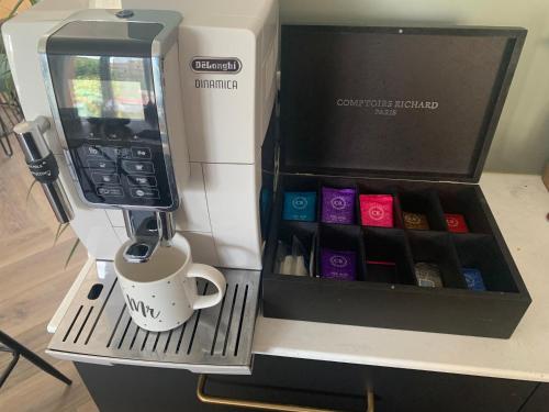 Chambre 11 m2 privée et calme à Muret chez l'habitantにあるコーヒーまたはお茶