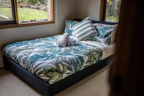 Ένα ή περισσότερα κρεβάτια σε δωμάτιο στο Spacious, Pet Friendly, Near Boat Ramp and Water