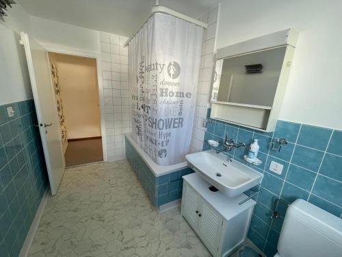 Ένα μπάνιο στο Haus Albertihof: 3-Zimmer-Wohnung an Top-Lage in Davos-Platz