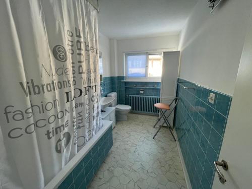 Ένα μπάνιο στο Haus Albertihof: 3-Zimmer-Wohnung an Top-Lage in Davos-Platz