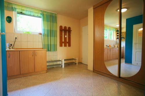 a bathroom with a large mirror in a room at Apartament Niebieskie Narie in Kretowiny