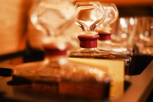 a close up of a bottle of whiskey on a table at Das Alte Rathaus in Egna