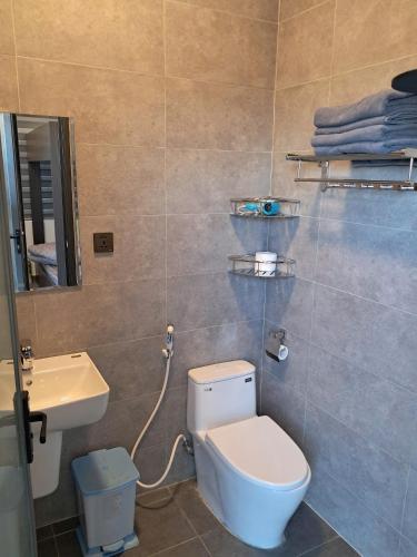 a bathroom with a toilet and a sink at Resort Mộc Hồ in Ho Tram
