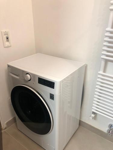 a white microwave in a corner of a room at DOMUS Matteotti in Ancona