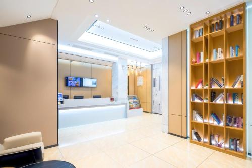 Μια τηλεόραση ή/και κέντρο ψυχαγωγίας στο City Comfort Inn Hainan Haikou Wanghai International Plaza Qilou Old Street Branch