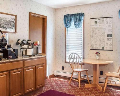 a kitchen with a table and a table and a window at Econo Lodge Cuba I-86 in Cuba