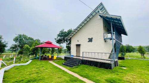 a house with a red roof and a gazebo at Weekstays in Gauli Palāsia