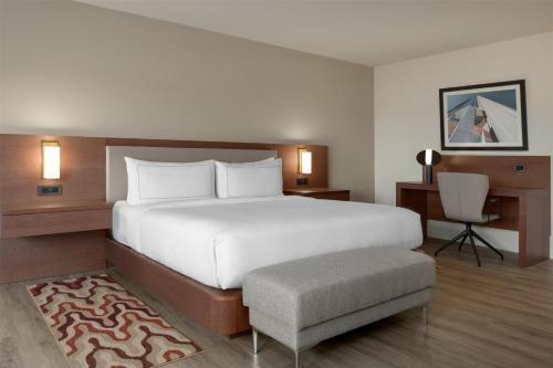 a bedroom with a bed and a desk and a chair at DoubleTree by Hilton Bloomington Minneapolis South in Bloomington