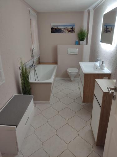 Bilik mandi di Ferienhaus kleine Perle