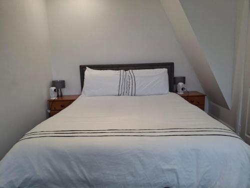 Katil atau katil-katil dalam bilik di Cosy 2-Bed House in Manchester