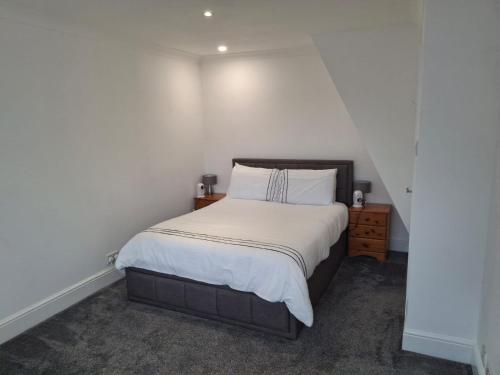 Katil atau katil-katil dalam bilik di Cosy 2-Bed House in Manchester