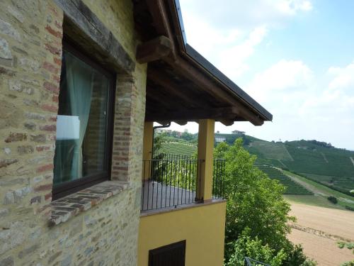 a balcony with a view of a vineyard at Ciabòt Taricchi in Dogliani