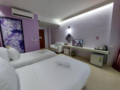 Ένα ή περισσότερα κρεβάτια σε δωμάτιο στο Namthong Nan Hotel