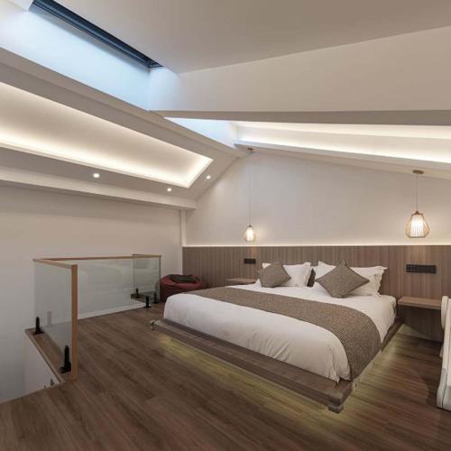 a bedroom with a large bed in a room at Anji Xishan Linyu Chinese-style Spring · Stream Tracing · Vacation Boutique Inn in Anji