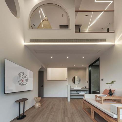 a living room with a couch and a table at Anji Xishan Linyu Chinese-style Spring · Stream Tracing · Vacation Boutique Inn in Anji