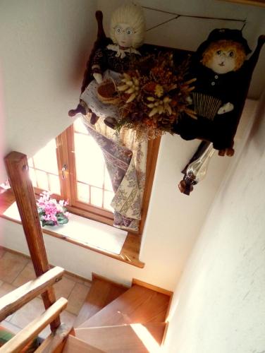 a room with a mirror and some dolls on the wall at B&B Le Temps d'une Pause in Champorcher